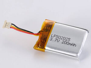 LP502025 200MAH Pin Lithium Polymer thân thiện với môi trường 12 tháng 3.7V Điện áp và 150-200 Wh/kg mật độ năng lượng